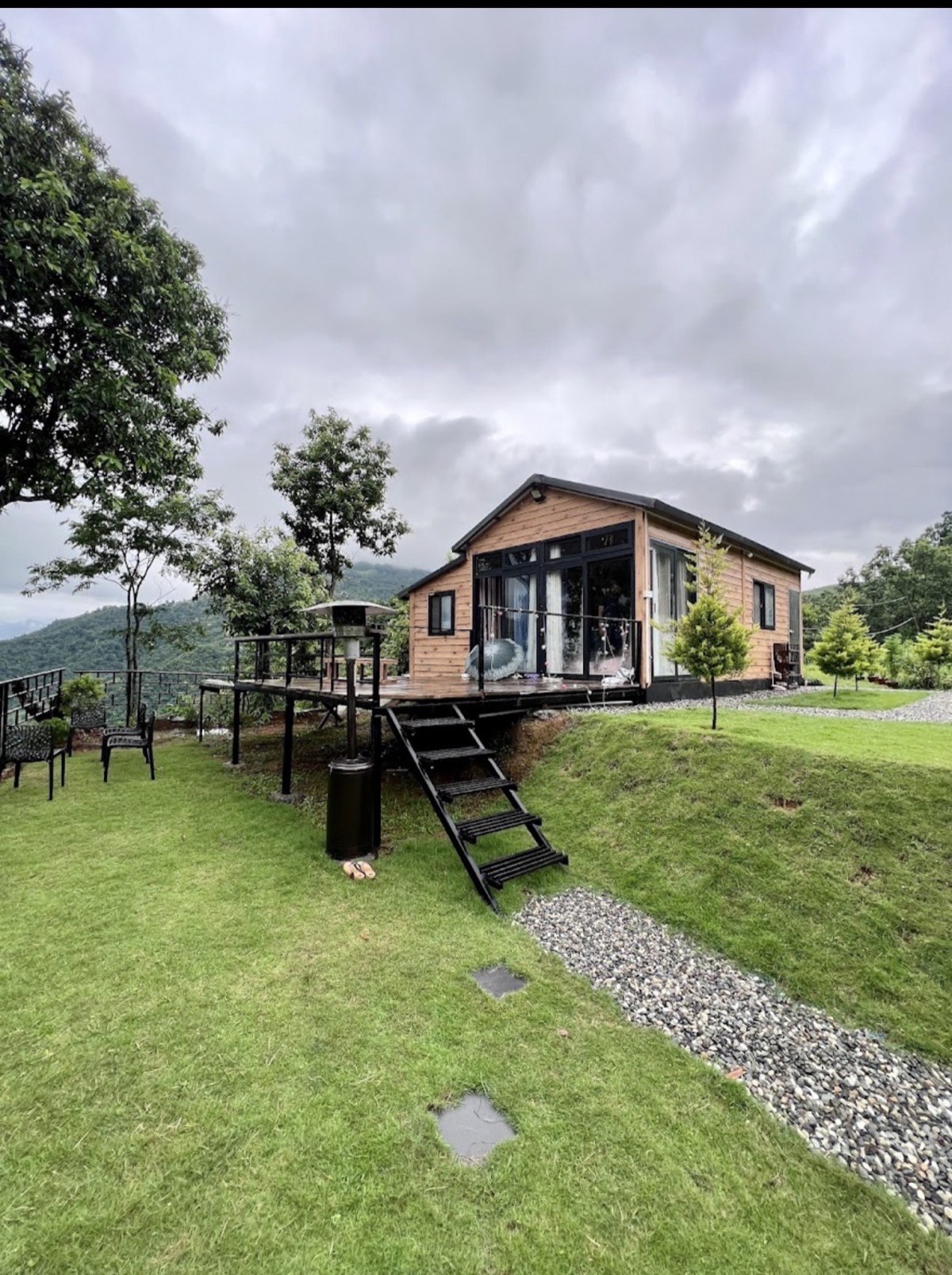 Sabs Villa cabin exterior with mountain views